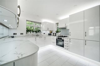 Swingate Road, Farnham, Surrey, GU9