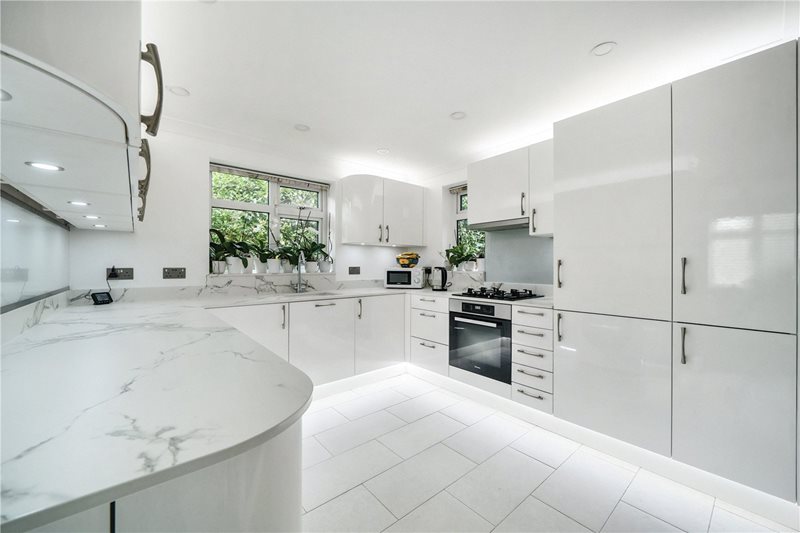 Swingate Road, Farnham, Surrey, GU9