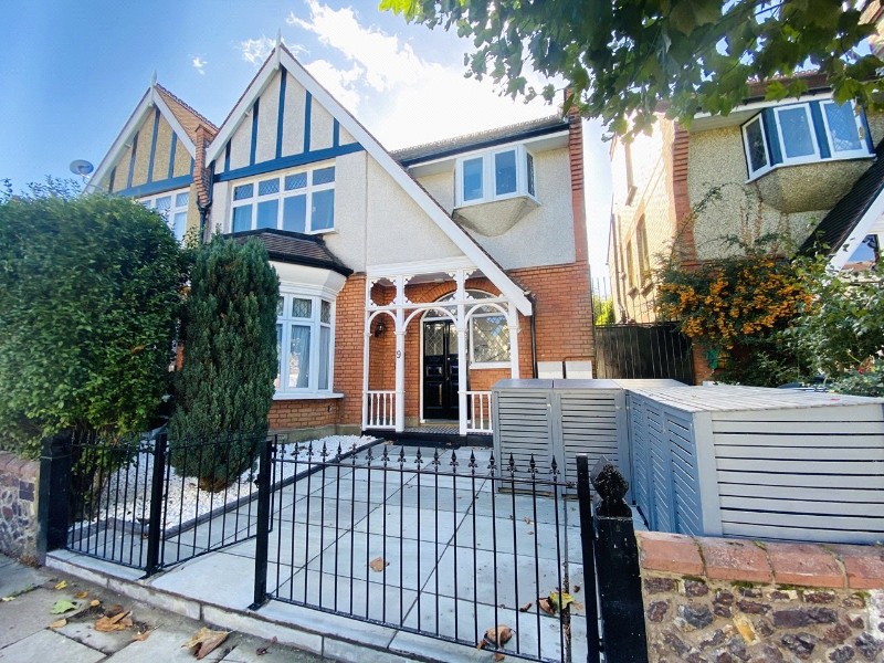 Woodside Grove, Finchley, London, N12