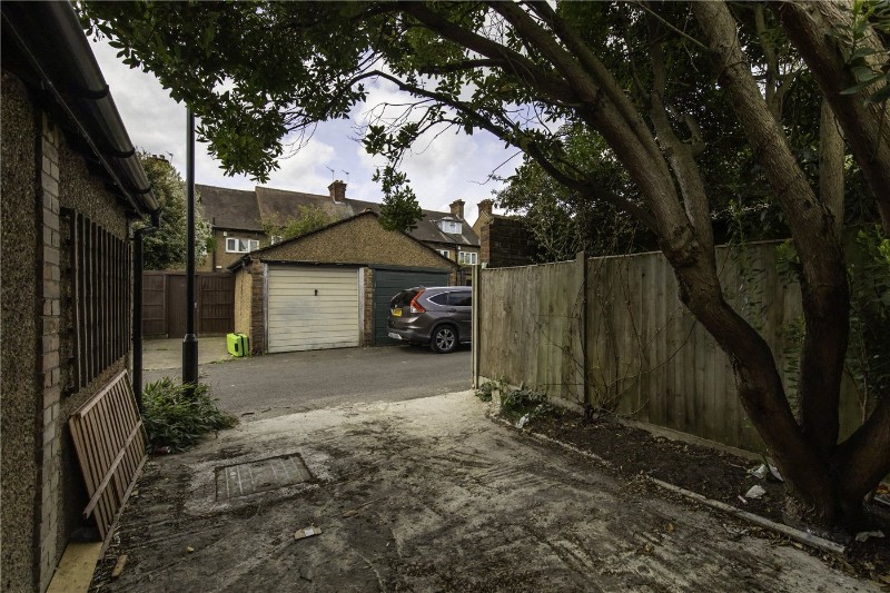 Park Drive, London, W3