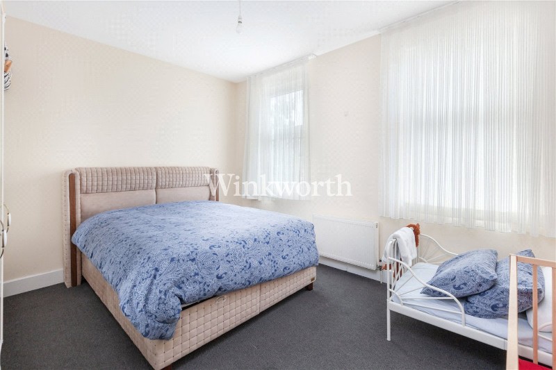 Station Crescent, London, N15