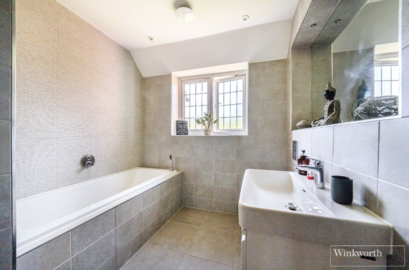Bagshot Road, Chobham, Surrey, GU24