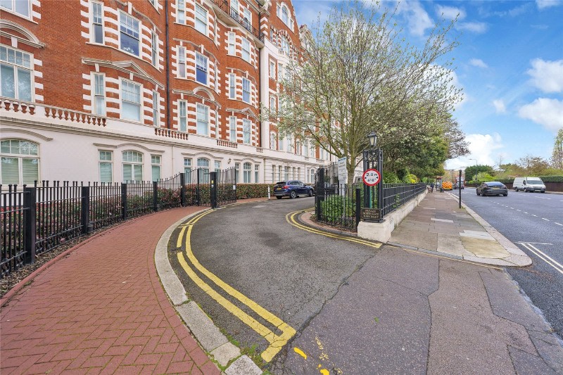 North Gate, Prince Albert Road, St John's Wood, London, NW8