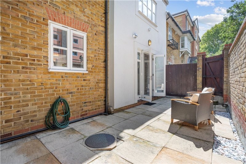 Cottesloe Mews, London, SE1