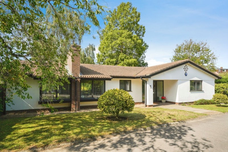 Silverthorn Close, Cheltenham, Gloucestershire, GL53