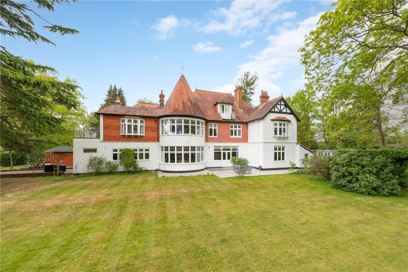 Lyne Crossing Road, Lyne, Surrey, KT16