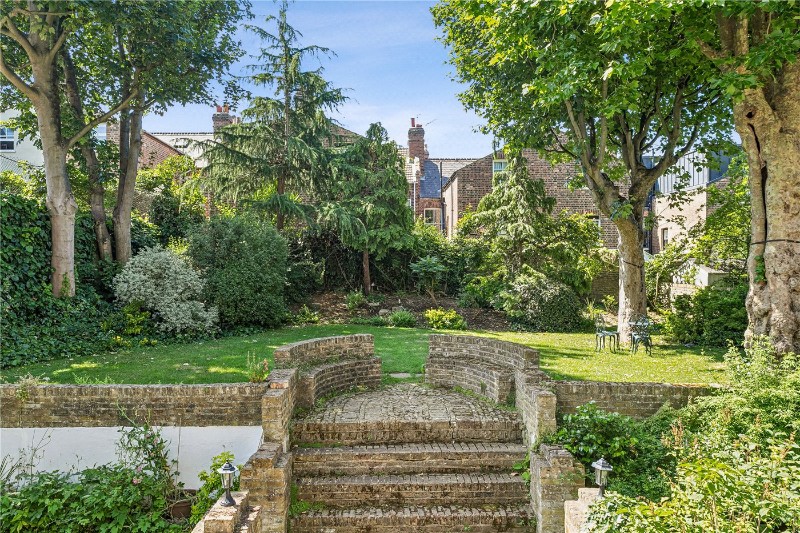 Highbury Hill, Highbury, London, N5