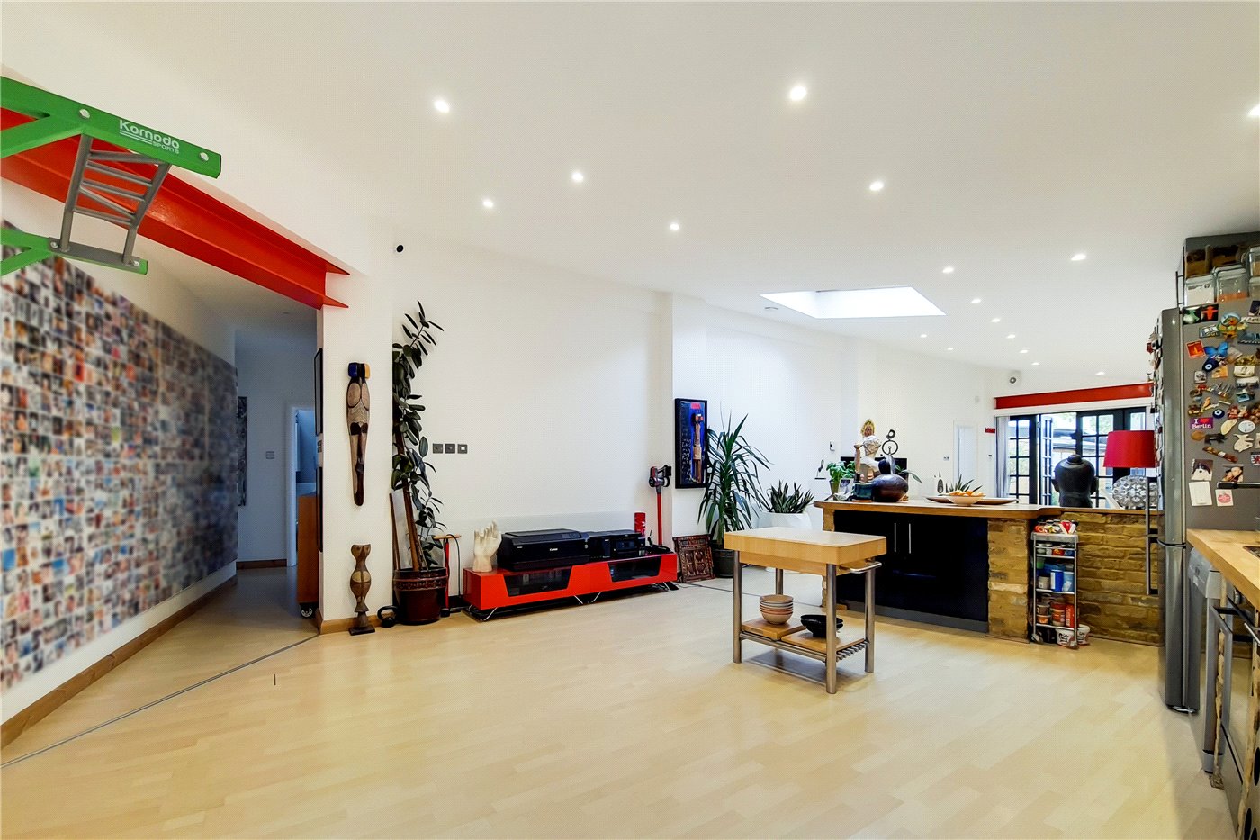 Kitchen / Reception