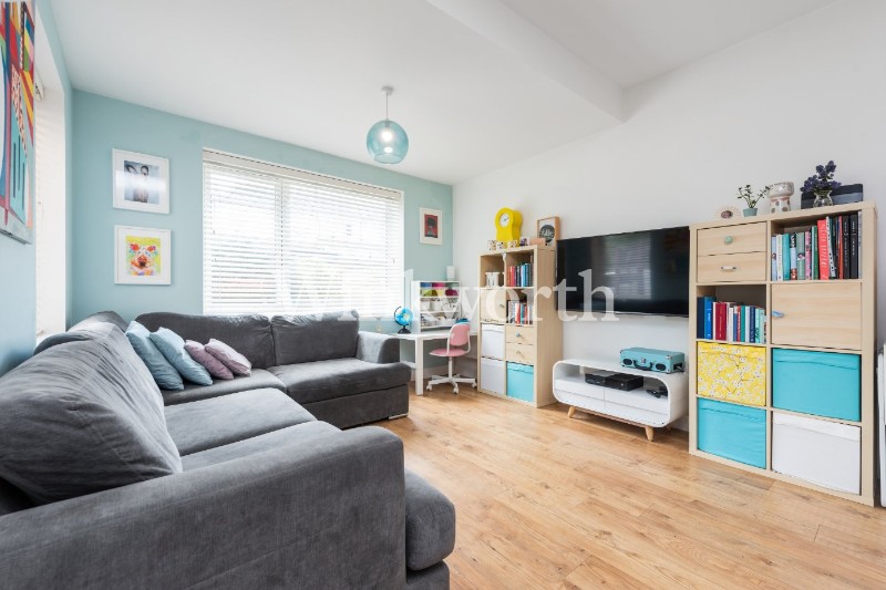 Wells Mews, London, N11