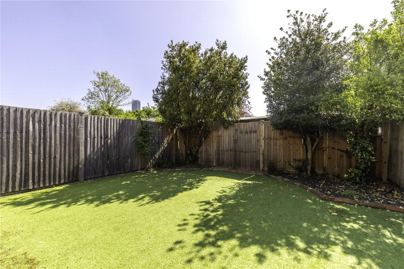 Saxon Drive, London, W3