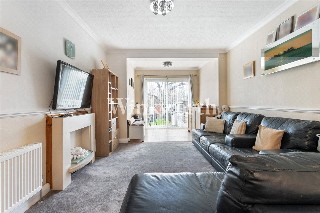 Empire Avenue, London, N18