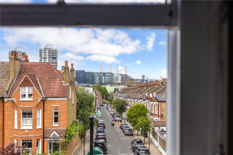 Larkhall Rise, London, SW4