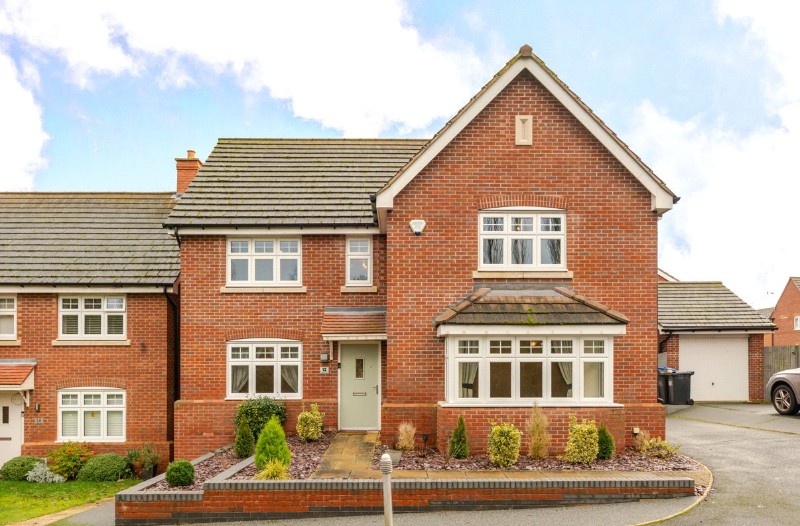 Magnolia Drive, Whitnash, Leamington Spa, Warwickshire, CV31