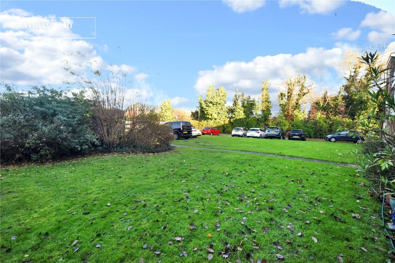 Robin Hood Lane, Sutton, SM1