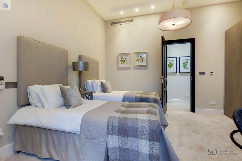 Fitzjohns Avenue, London, NW3
