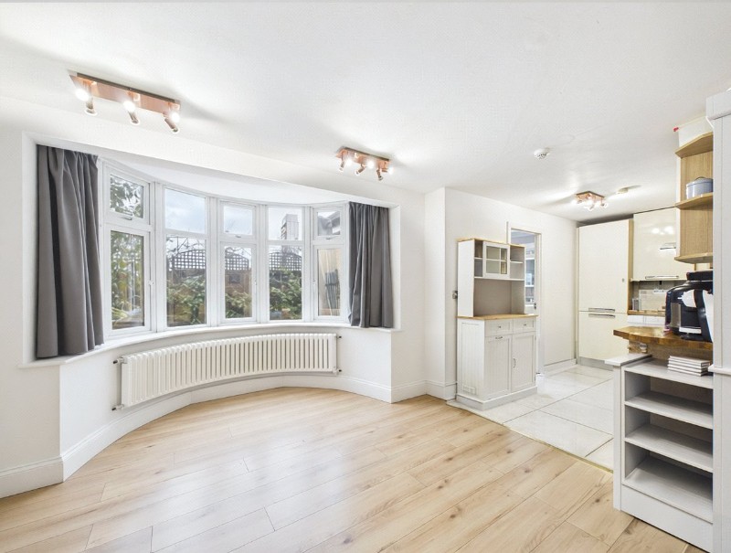 Renters Avenue, London, NW4