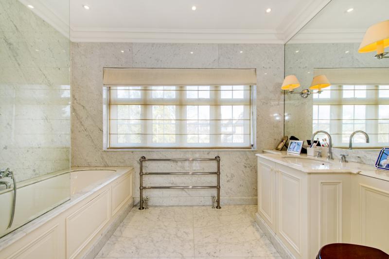 Roedean Crescent, London, SW15