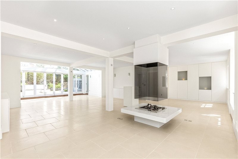 Beverley Close, Barnes, London, SW13