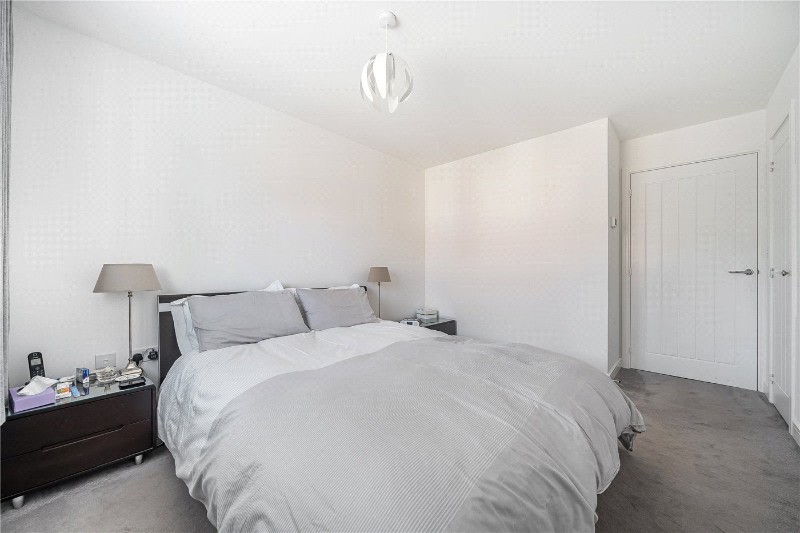 Cascade Way, Farnham, Surrey, GU9