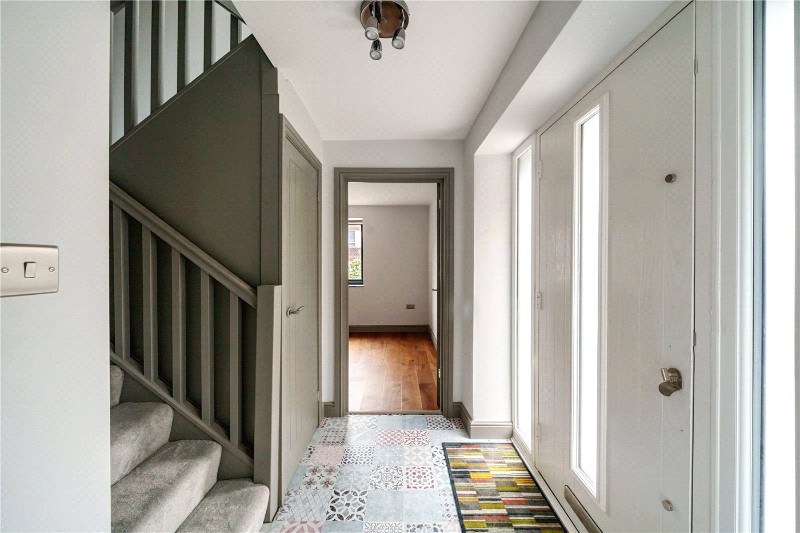 Dollis Drive, Farnham, Surrey, GU9