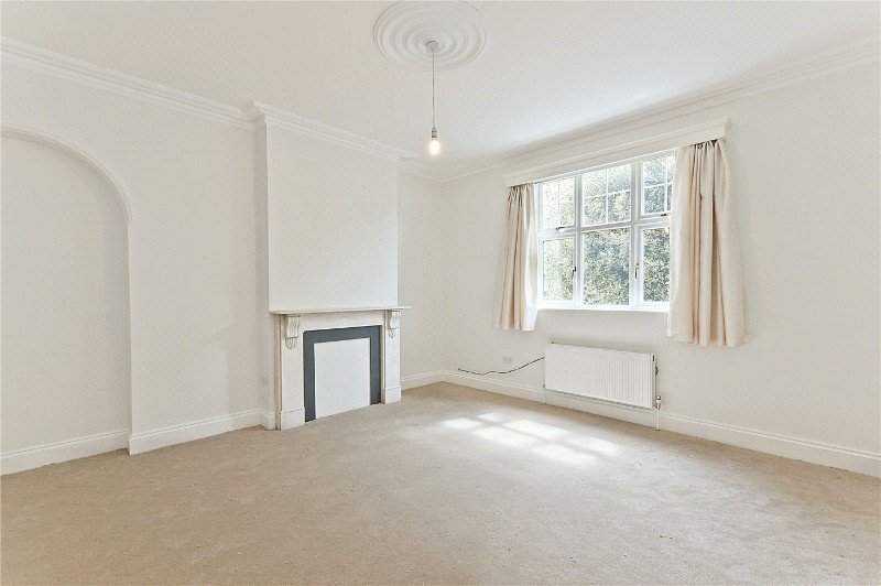 Oatlands Chase, Weybridge, Surrey, KT13