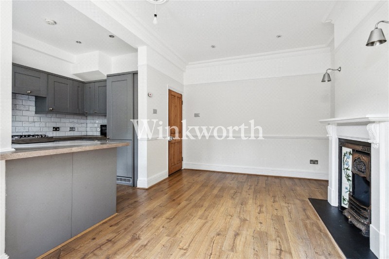 Chimes Avenue, London, N13