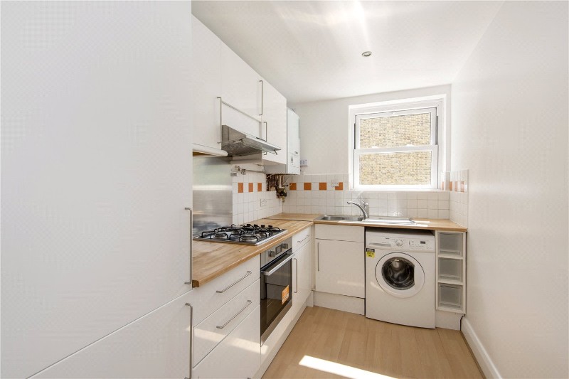 Hopton Road, London, SW16