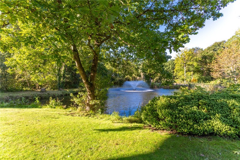 Lakeside Drive, Chobham, GU24