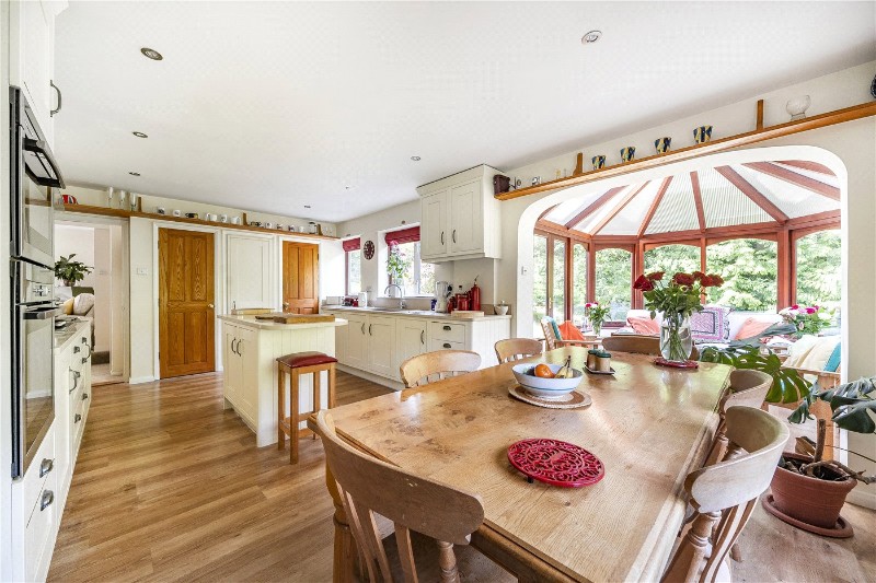 Fernbrae Close, Rowledge, Farnham, Surrey, GU10