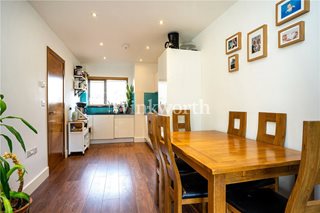 Belz Drive, London, N15
