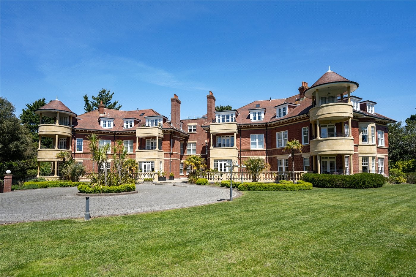 3 bedroom property for sale in Westbridge Park, 24 West Overcliff Drive