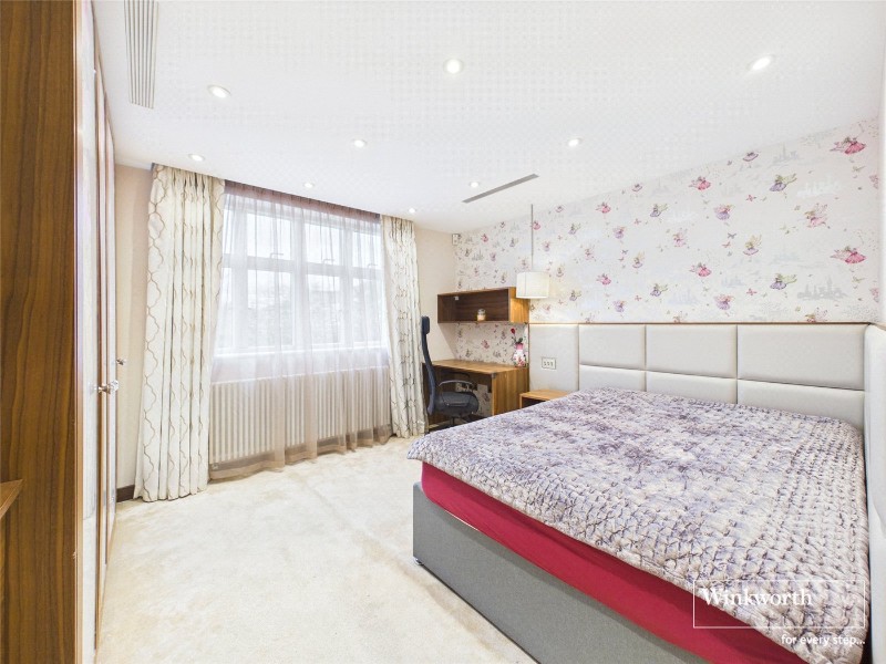 Edgeworth Crescent, London, NW4