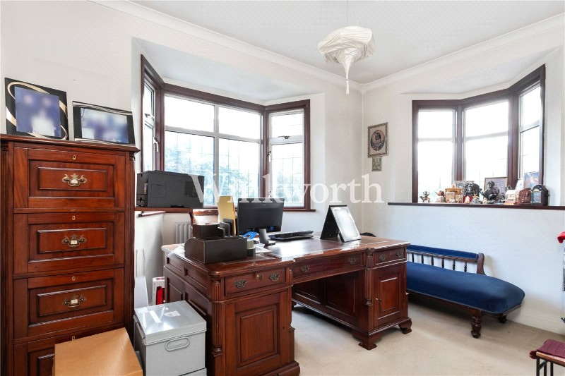 Powys Lane, London, N14