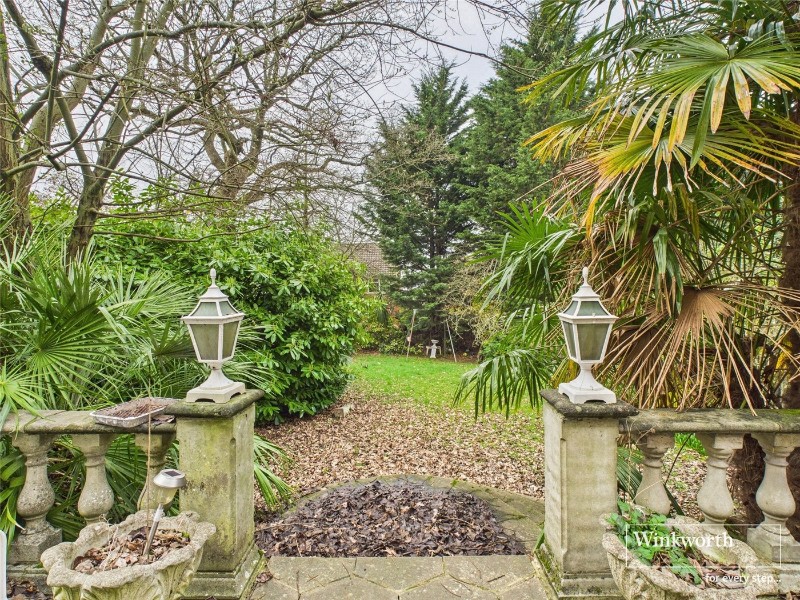 Edgeworth Crescent, Hendon, London, NW4