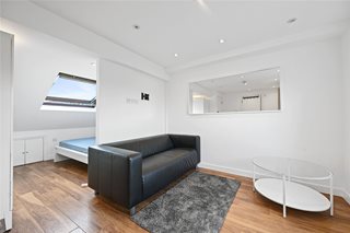 Bloemfontein Avenue, London, W12