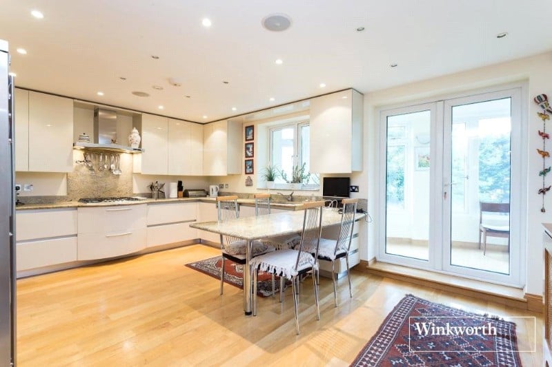 Queens Road, London, NW4