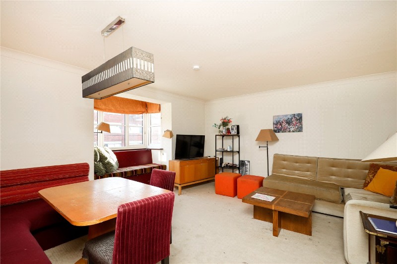 Avenue Road, London, W3