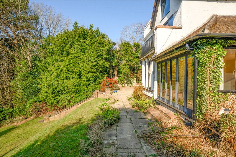 Cobbetts Hill, Weybridge, Surrey, KT13