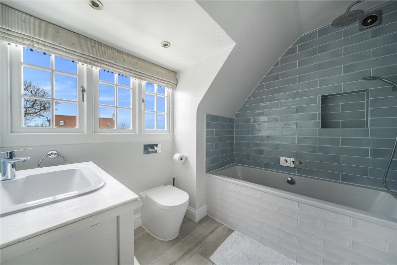 Searle Road, Farnham, Surrey, GU9