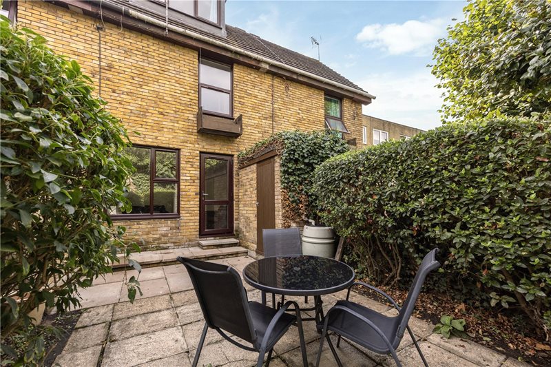Normanby Close, London, SW15