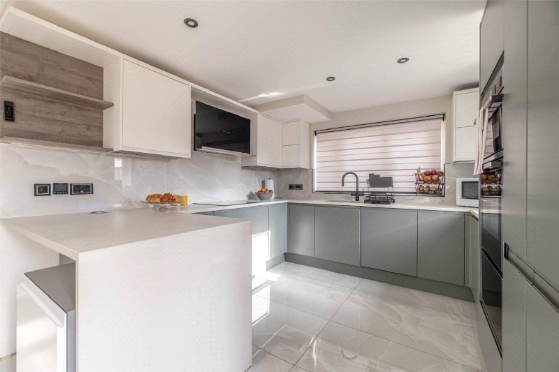 Hewlett Place, Bagshot, Surrey, GU19
