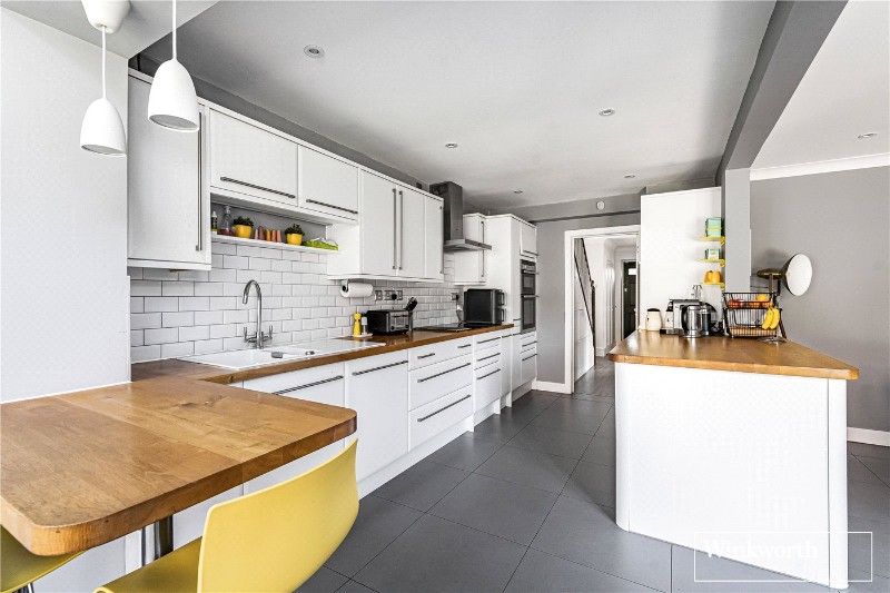 Heywood Drive, Bagshot, Surrey, GU19