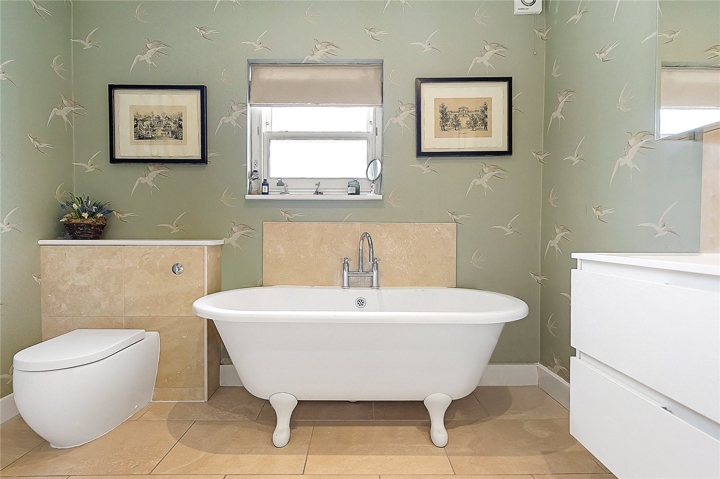 Family Bathroom 1