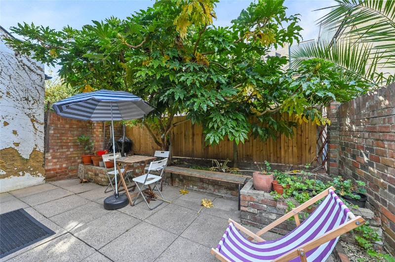 Collingbourne Road, London, W12
