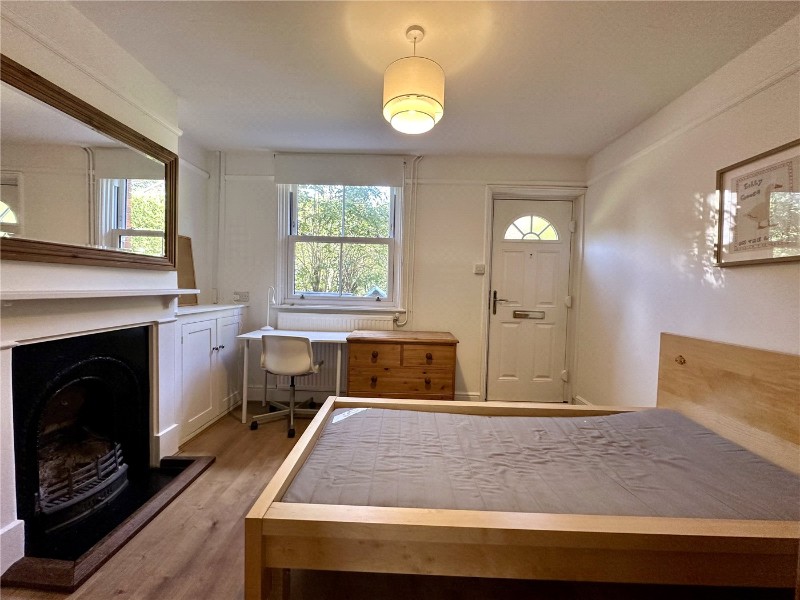 Victoria Road, Farnham, Surrey, GU9