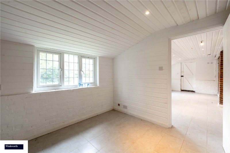 Oatlands Chase, Weybridge, Surrey, KT13