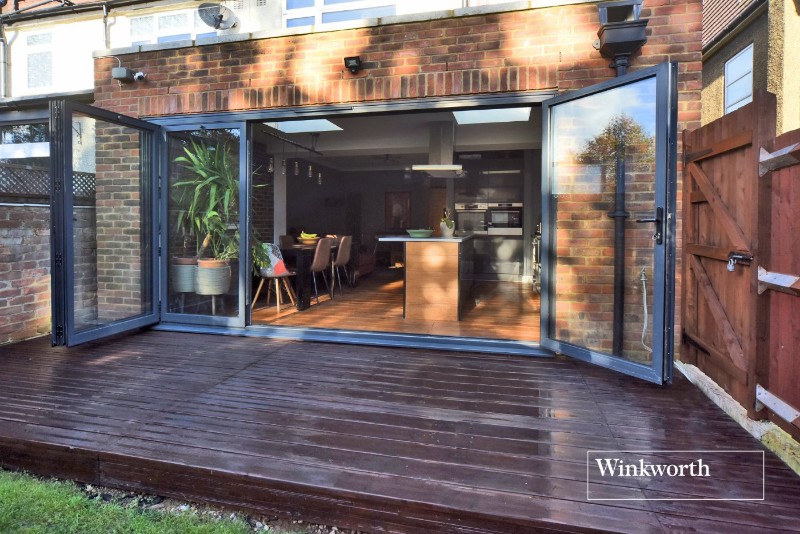 Inveresk Gardens, Worcester Park, KT4