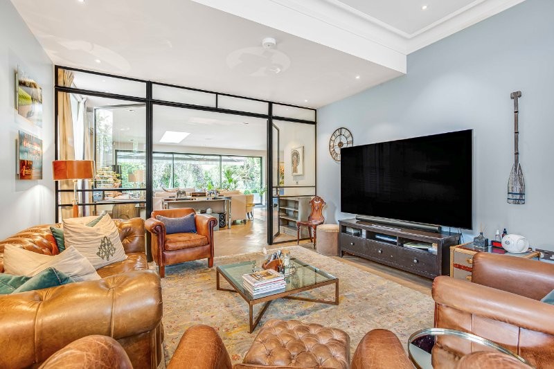 Castelnau, Barnes, London, SW13