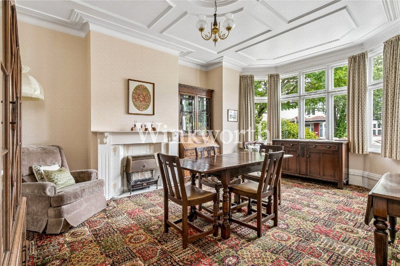 Caversham Avenue, London, N13