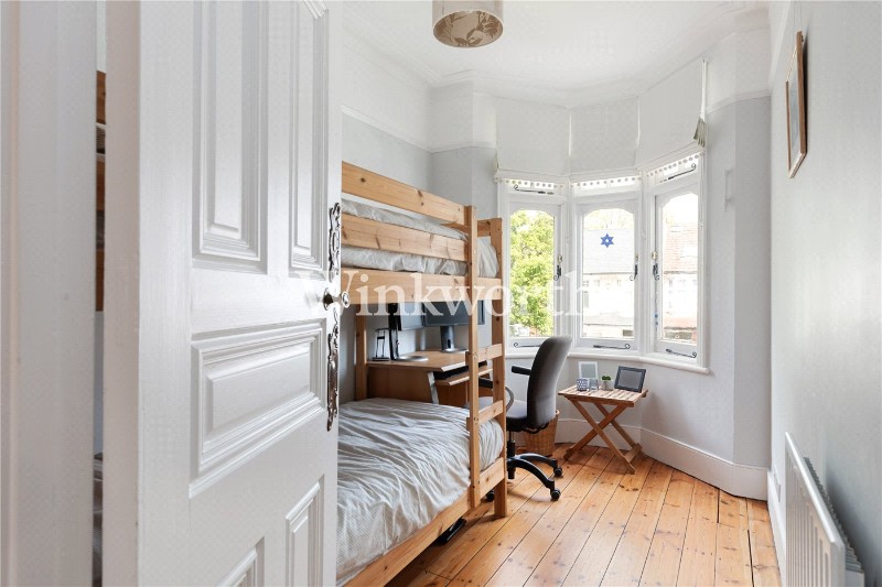 Caversham Avenue, London, N13